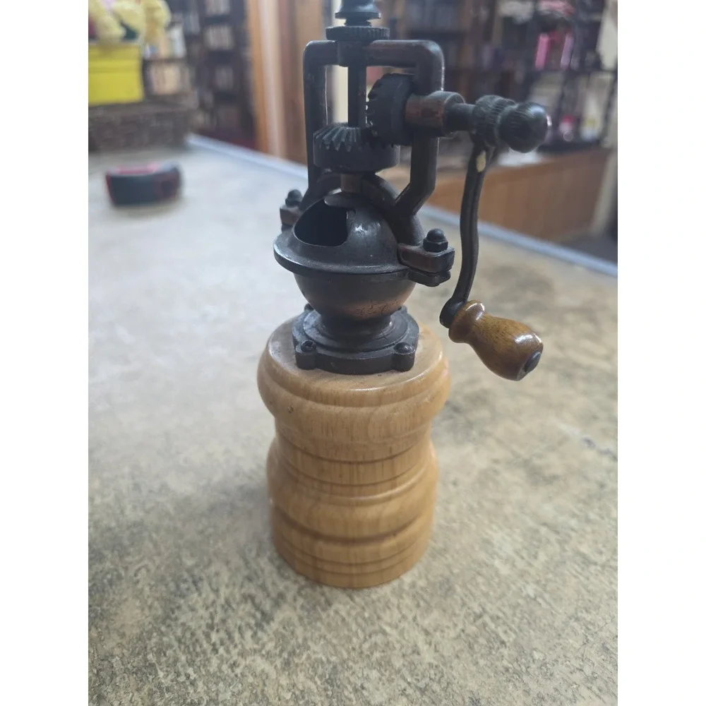 Vintage Hand Crank Pepper Grinder